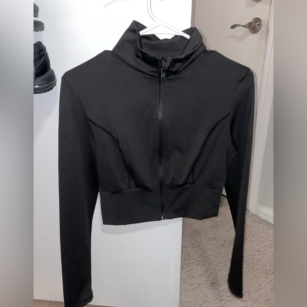 Zip up crop athletic top